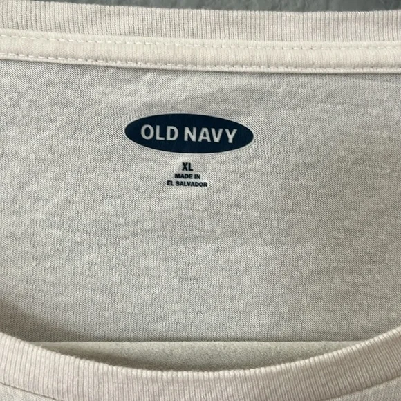 Marvel Old Navy Captain Marvel graphic T-shirt, women’s size XL, EUC - Picture 3 of 6